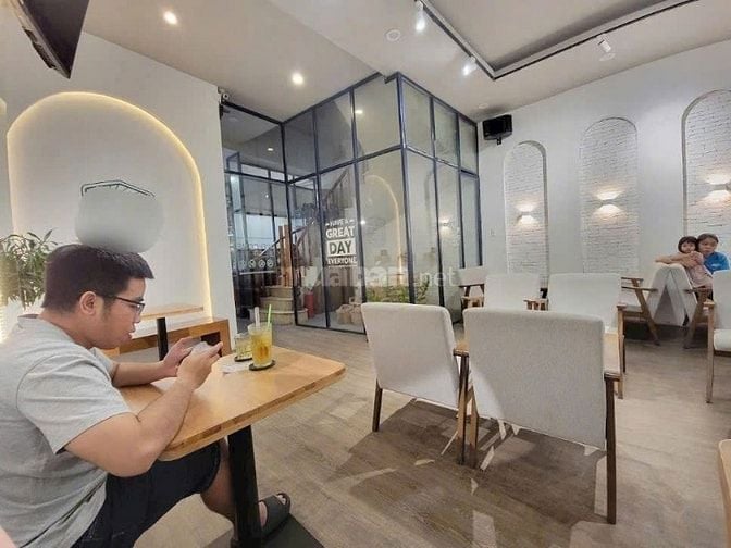 CHO THUÊ NHÀ - MẶT TIỀN SƯ VẠN HẠNH, QUẬN 10 - NGAY VẠN HẠNH MALL
