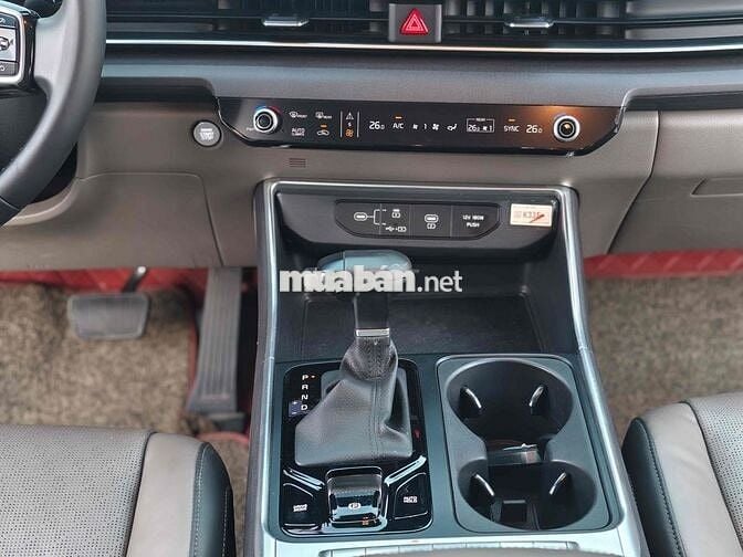 Kia Carnival 2024 2.2D Luxury - màu trắng