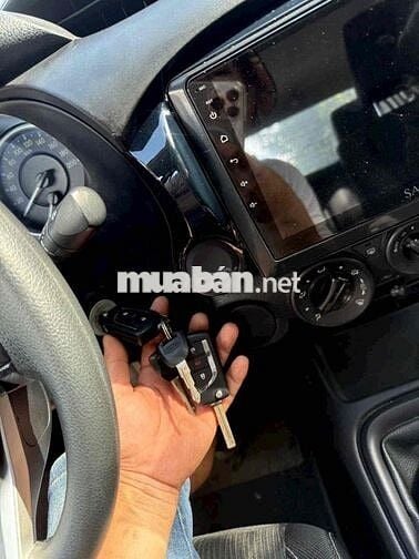 Toyota Hilux 2016 2.4E 4x2 MT - 100000 km