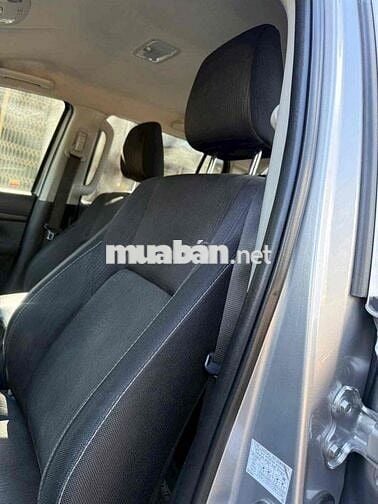 Toyota Hilux 2016 2.4E 4x2 MT - 100000 km