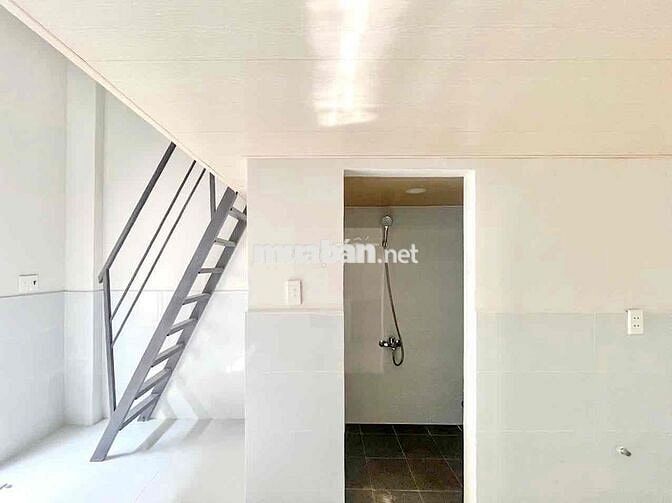 CĂN HỘ NGAY TRỆT GIÁ RẺ SẲN MÁY LẠNH GÁC CAO 1M7- MỚI XÂY THOÁNG MÁT