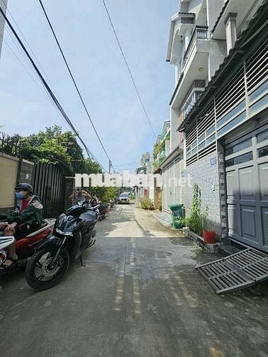 Nhà phố 3 lầu đường TL19 sát ngã 4 ga