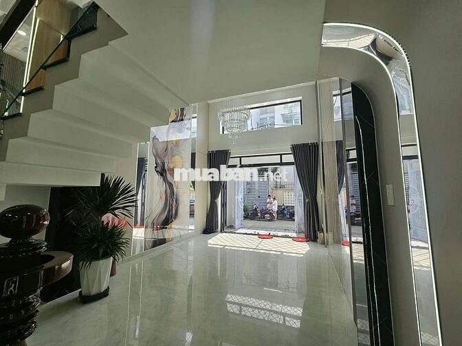 Nhà phố 3 lầu đường TL19 sát ngã 4 ga