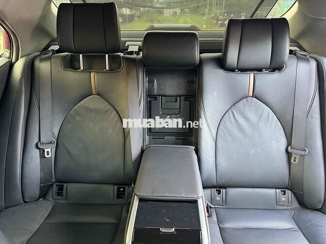 Toyota Camry 2022 2.0 Q - 10000 km Trắng nt Đen