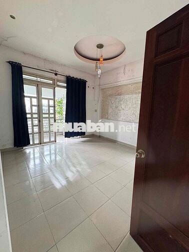 phòng riêng biệt khô chung chủ nhà