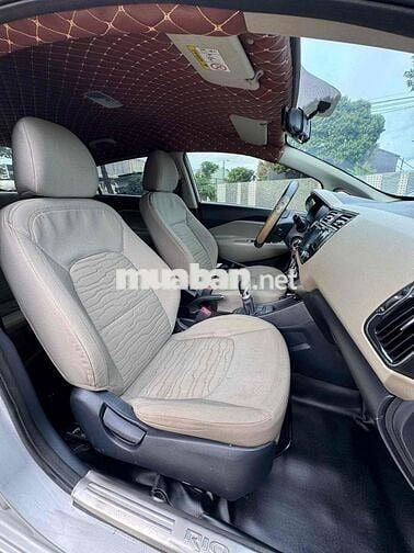Kia Rio 2015 1.4 AT Sedan - 100000 km