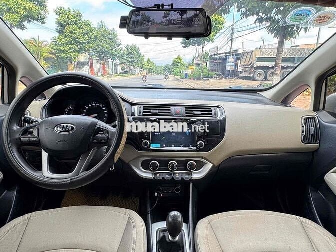 Kia Rio 2015 1.4 AT Sedan - 100000 km