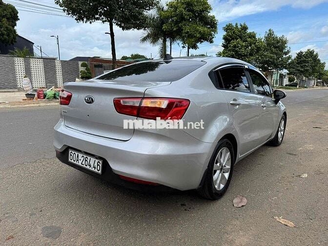 Kia Rio 2015 1.4 AT Sedan - 100000 km
