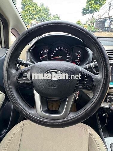 Kia Rio 2015 1.4 AT Sedan - 100000 km