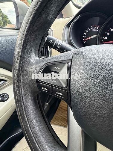 Kia Rio 2015 1.4 AT Sedan - 100000 km