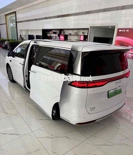 BYD M9 2025 - Dinh thự di động