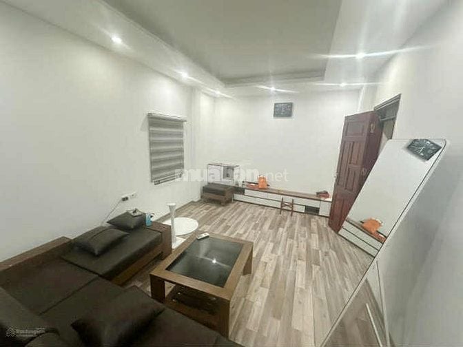 Bán nhà Cầu Giấy 30m2, ngay mặt đường Cầu Giấy, nhỉnh 8 tỷ