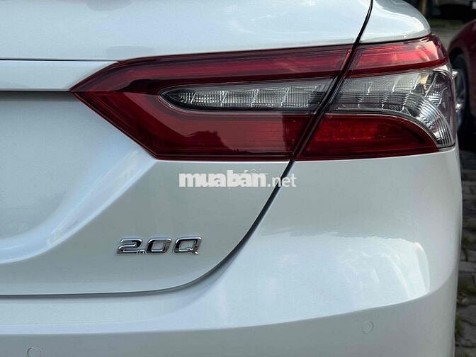 Toyota Camry 2022 2.0 Q - 10000 km Trắng nt Đen