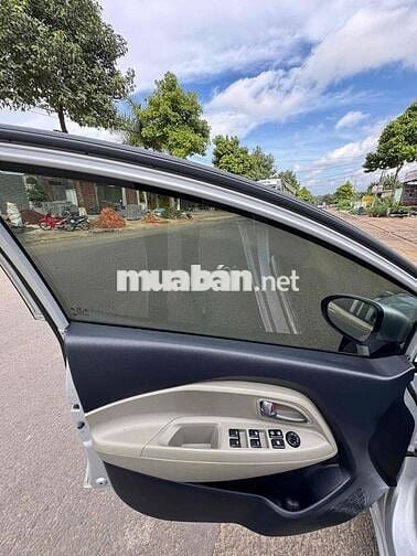 Kia Rio 2015 1.4 AT Sedan - 100000 km