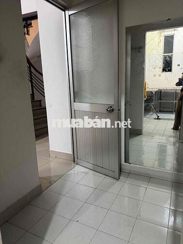 phòng riêng biệt khô chung chủ nhà