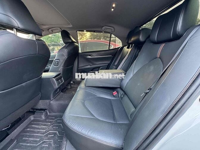 Toyota Camry 2022 2.0 Q - 10000 km Trắng nt Đen