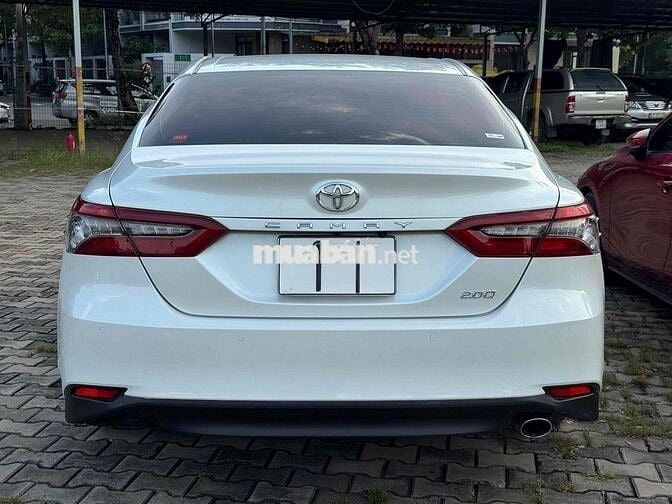 Toyota Camry 2022 2.0 Q - 10000 km Trắng nt Đen