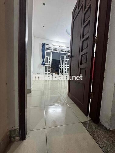 phòng riêng biệt khô chung chủ nhà