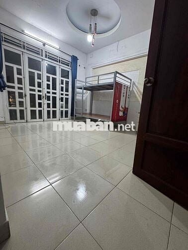 phòng riêng biệt khô chung chủ nhà