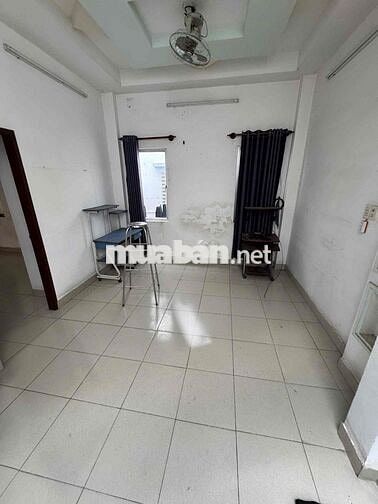 phòng riêng biệt khô chung chủ nhà