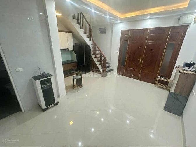 Bán nhà Cầu Giấy 30m2, ngay mặt đường Cầu Giấy, nhỉnh 8 tỷ