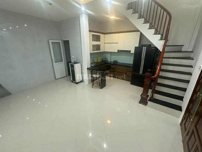 Bán nhà Cầu Giấy 30m2, ngay mặt đường Cầu Giấy, nhỉnh 8 tỷ