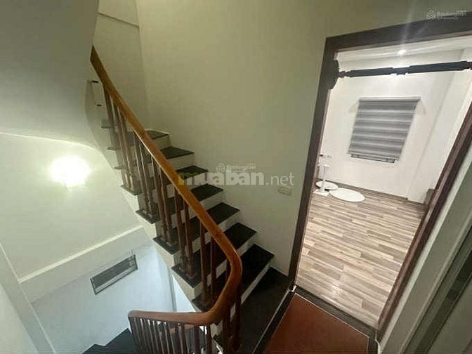 Bán nhà Cầu Giấy 30m2, ngay mặt đường Cầu Giấy, nhỉnh 8 tỷ