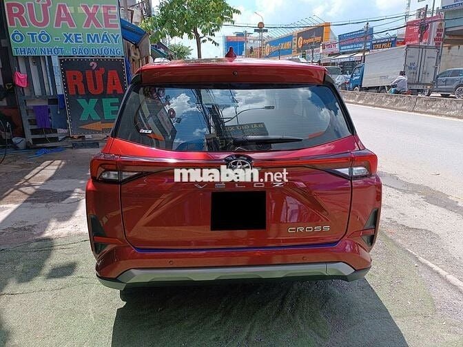 Veloz Top 2023 số tự động màu đỏ