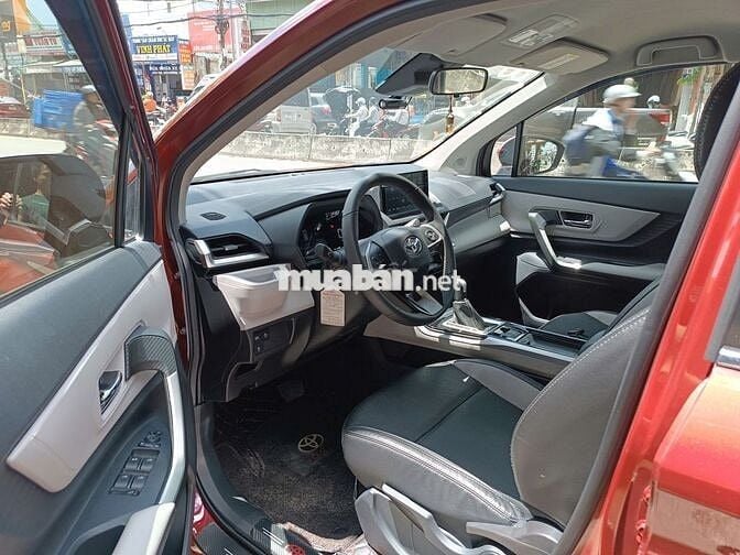 Veloz Top 2023 số tự động màu đỏ