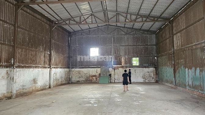 Nhà xưởng cho thuê phường hiệp thành quận 12 dt: 200m giá 10 triêu/th