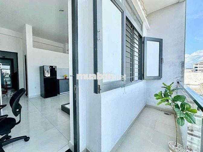 TRỐNG SẴN STUDIO ĐẦY ĐỦ TIỆN NGHI BAN CÔNG CỬA SỔ THOÁNG