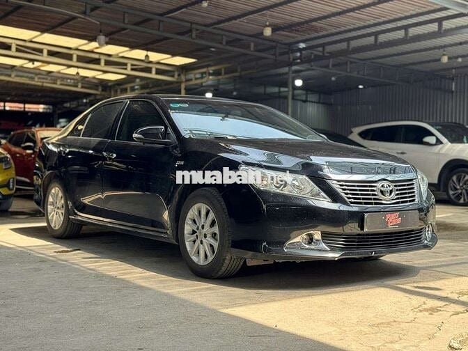 Toyota Camry 2013 2.0E, màu đen, lướt 41.000 km