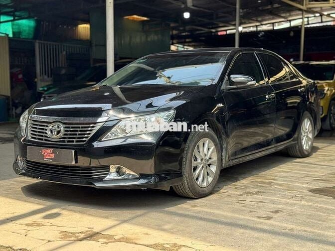 Toyota Camry 2013 2.0E, màu đen, lướt 41.000 km