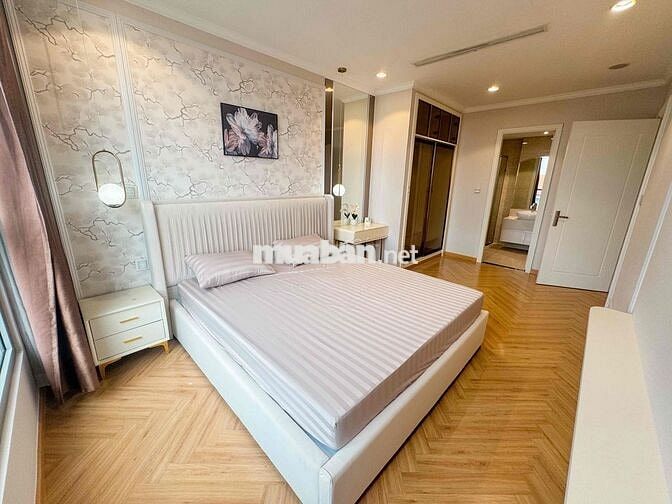 Bán gấp 2pn Khu Landmark 6 Vinhome rẻ hơn căn cùng trục 1 tỷ