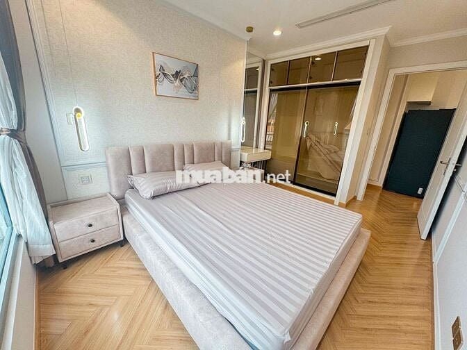 Bán gấp 2pn Khu Landmark 6 Vinhome rẻ hơn căn cùng trục 1 tỷ