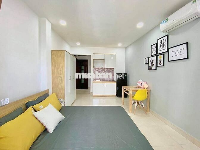 Ban công cửa sổ siêu thoáng mát-Xô Viết Nghệ Tĩnh gần ĐH HuTech