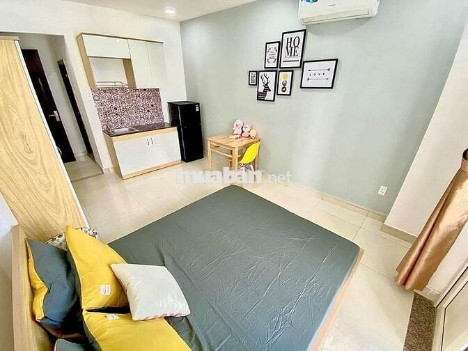 Ban công cửa sổ siêu thoáng mát-Xô Viết Nghệ Tĩnh gần ĐH HuTech