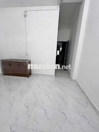 Gần chợ Hoa Hồ Thị Kỷ, Máy lạnh, wc riêng, kệ bếp kệ chén, giờ tự do