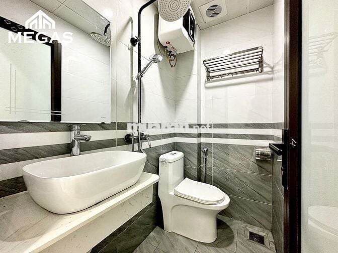 CHO THUÊ CĂN HỘ 2PN FULL NỘI THẤT BAN CÔNG NGAY TẠI LẠC LONG QUÂN