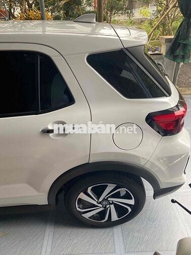 Toyota Raize 2024 - 9000 km