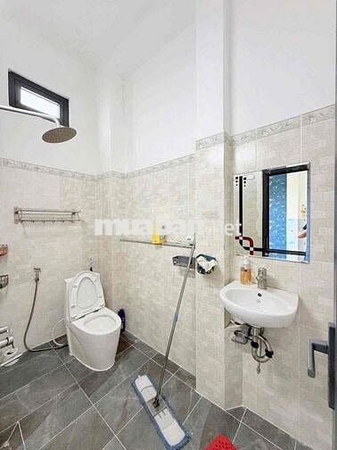 Nhà trệt 2 lầu full nội thất KDC 91B