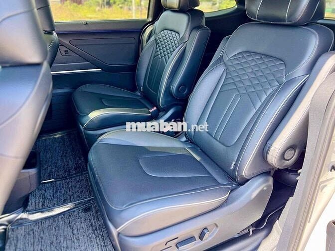 Hyundai Custin Đặc Biệt 1.5T sản xuất 2023