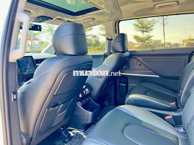 Hyundai Custin Đặc Biệt 1.5T sản xuất 2023