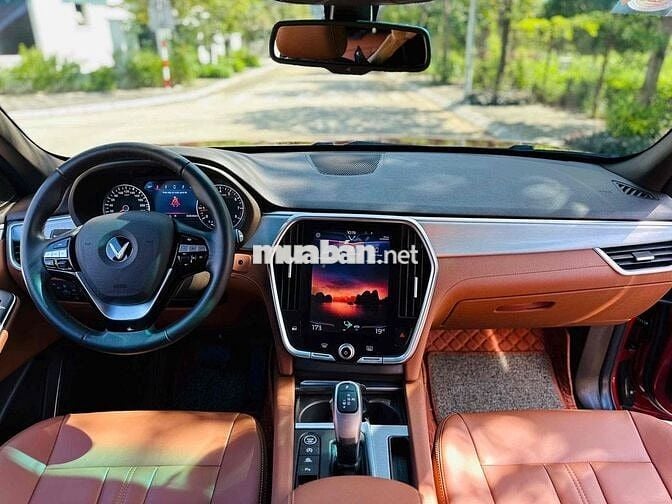 VinFast Lux SA2.0 Premium 2.0 AT sản xuất 2021