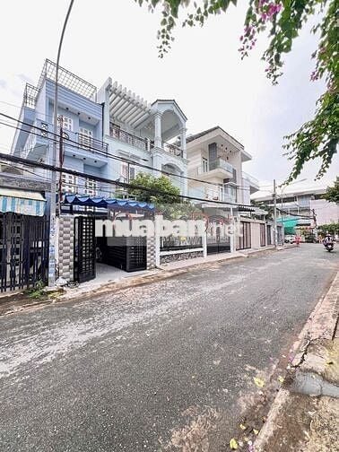 NHÀ THUÊ GẦN CÔNG VIÊN LƯU HỮU PHƯỚC XE Ô TÔ ĐẬU TRONG NHÀ