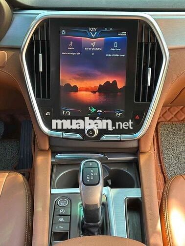 VinFast Lux SA2.0 Premium 2.0 AT sản xuất 2021