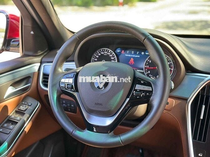 VinFast Lux SA2.0 Premium 2.0 AT sản xuất 2021