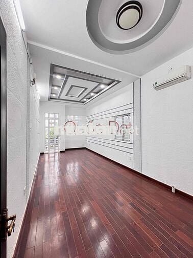 NHÀ THUÊ GẦN CÔNG VIÊN LƯU HỮU PHƯỚC XE Ô TÔ ĐẬU TRONG NHÀ