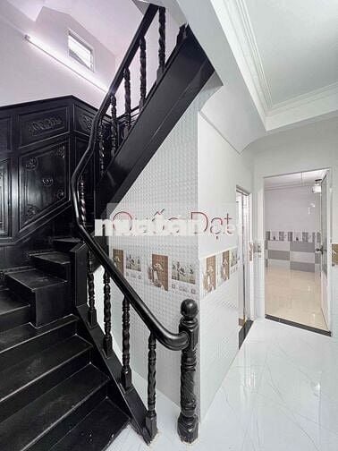 NHÀ THUÊ GẦN CÔNG VIÊN LƯU HỮU PHƯỚC XE Ô TÔ ĐẬU TRONG NHÀ