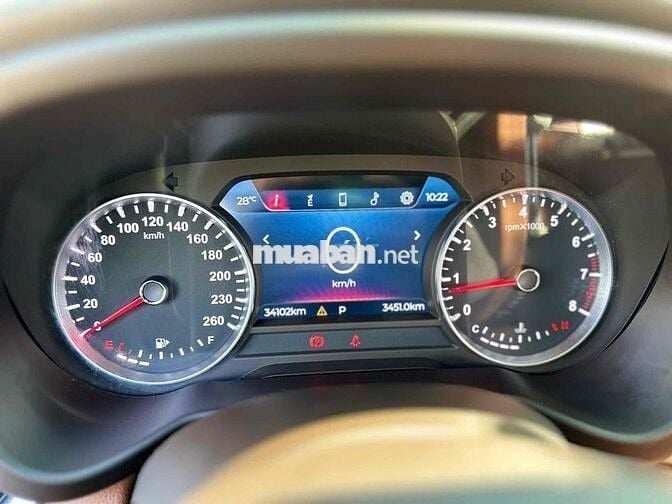 VinFast Lux SA2.0 Premium 2.0 AT sản xuất 2021